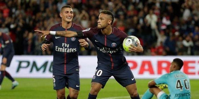  法甲揭幕战巴黎狂轰四球，恩里克战术显威  