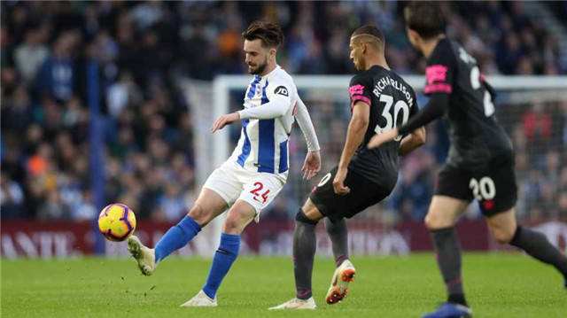  布莱顿海鸥军团传导致胜，客场行云流水拿下西汉姆联